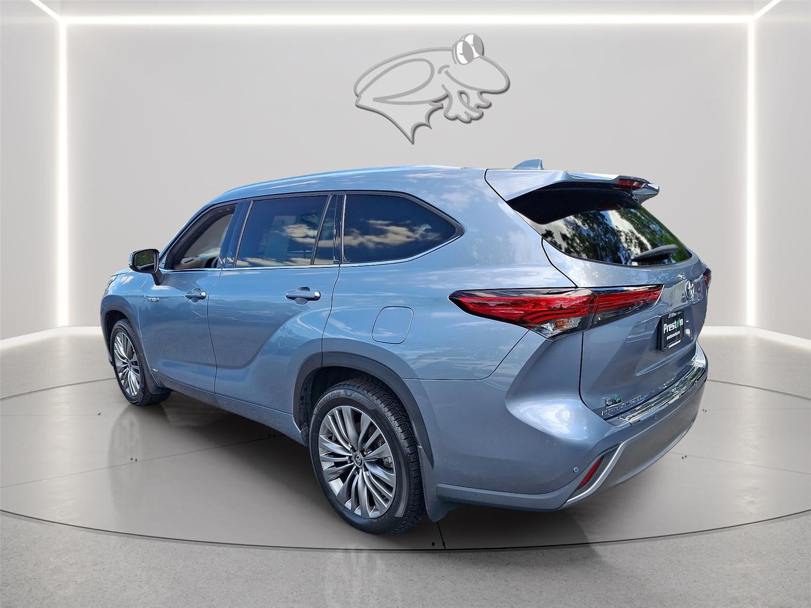 2021 Toyota Highlander Hybrid Platinum
