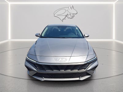 2024 Hyundai ELANTRA SE