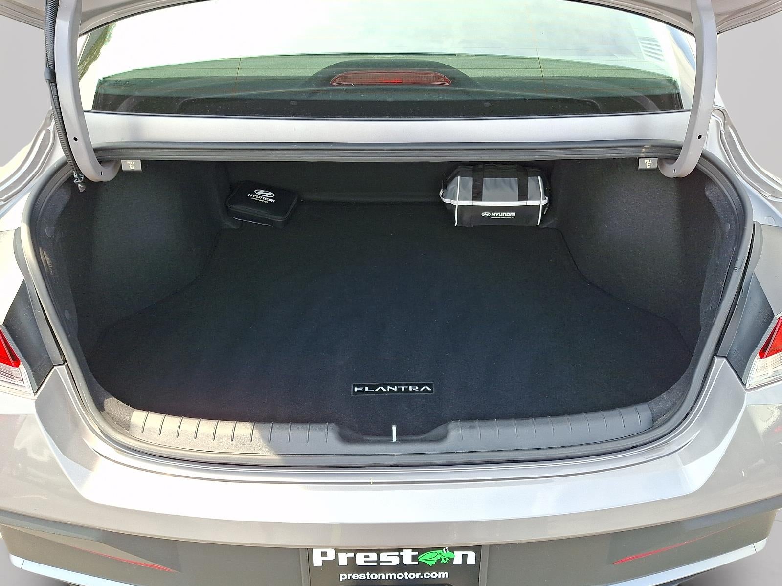 2024 Hyundai ELANTRA SE