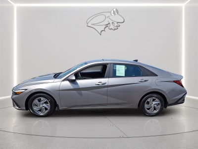 2024 Hyundai ELANTRA SE