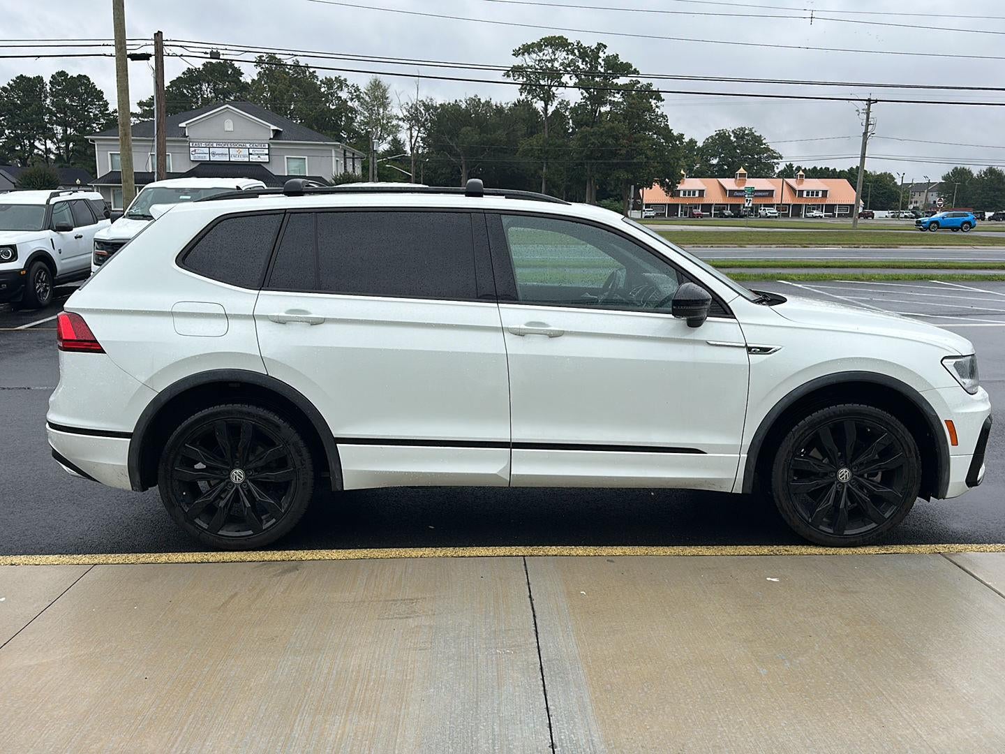 2021 Volkswagen Tiguan SE R-Line Black