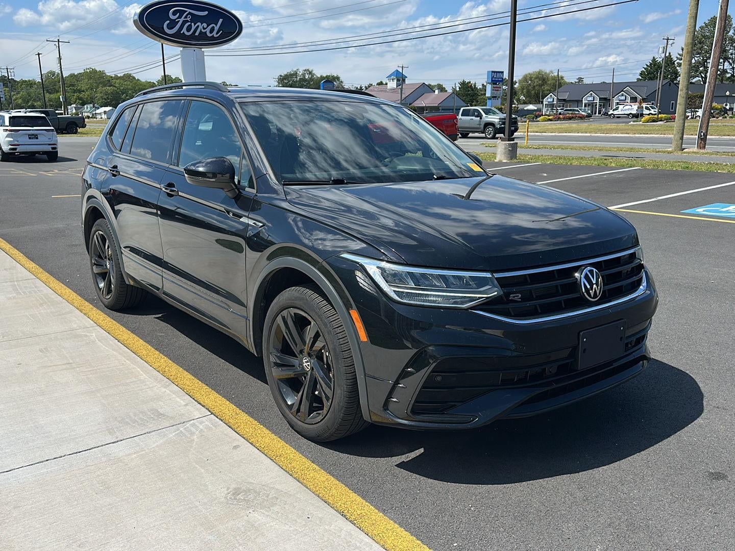 2024 Volkswagen Tiguan SE R-Line Black