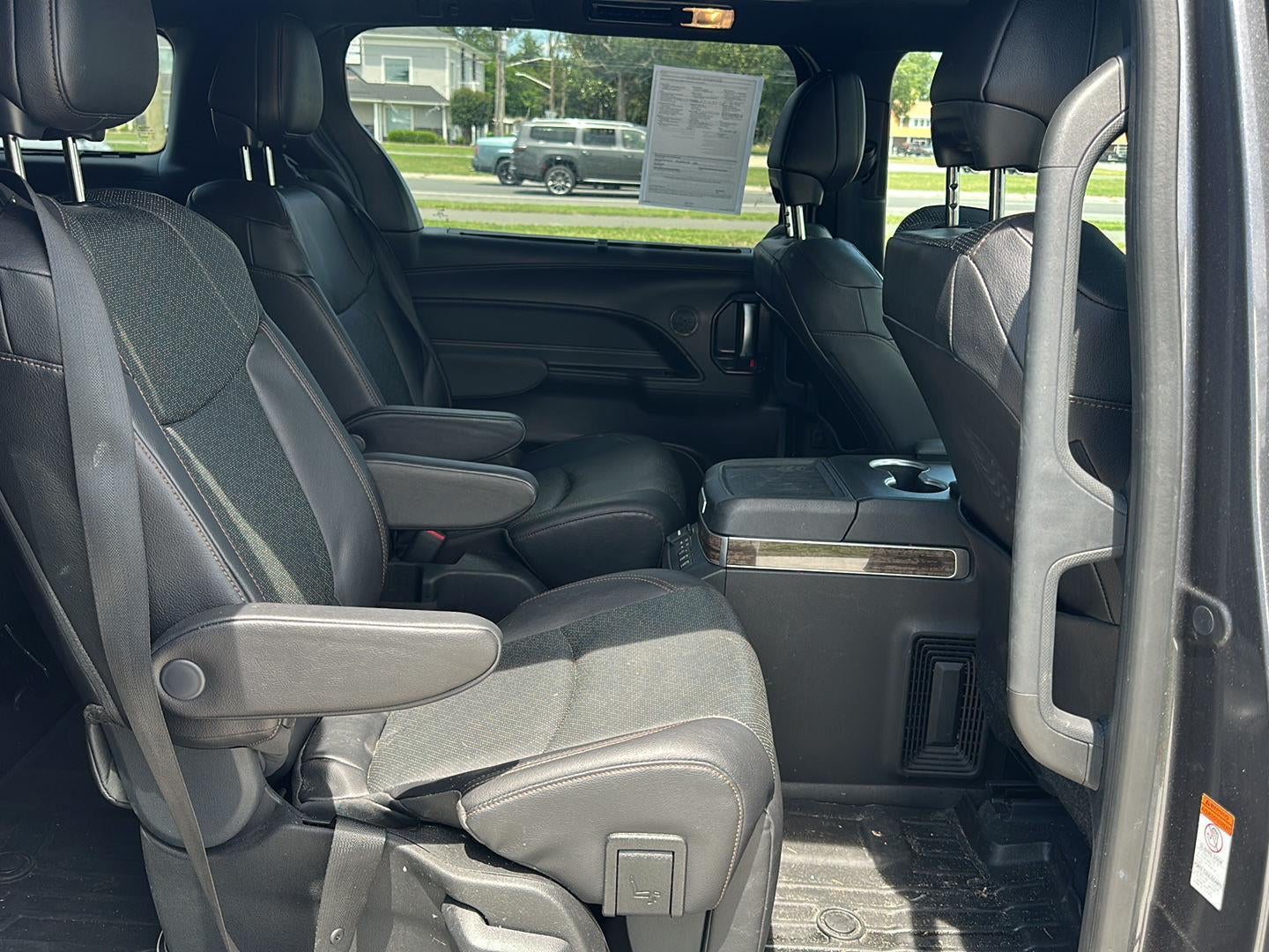 2025 Toyota SIENNA Platinum