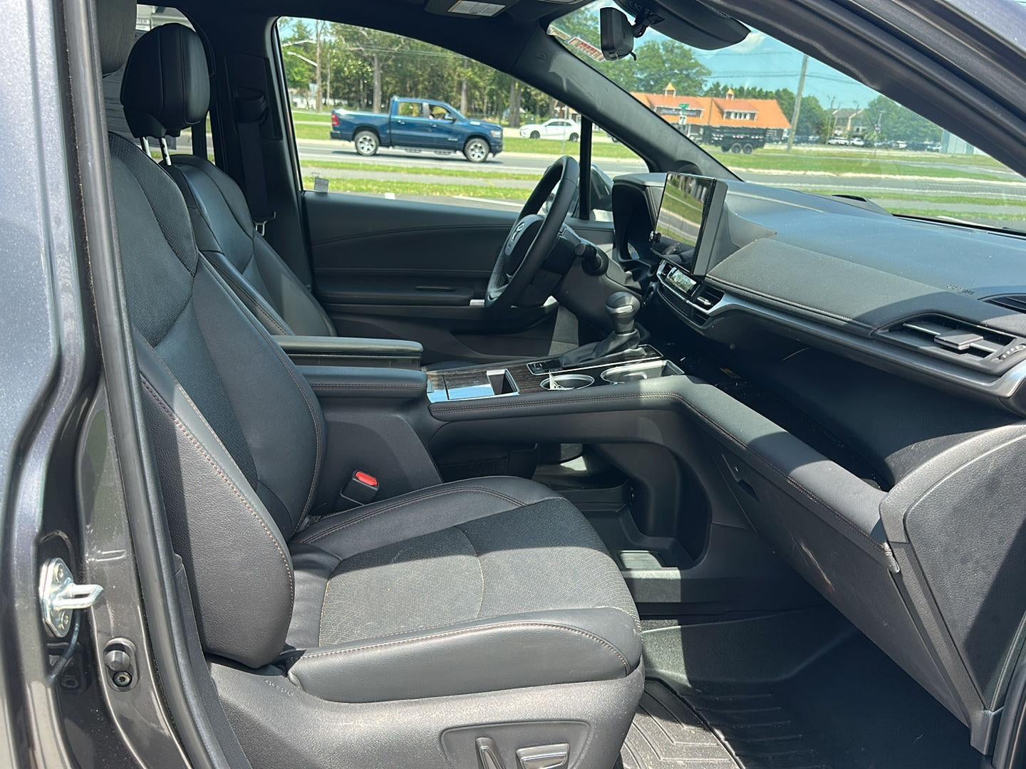 2025 Toyota SIENNA Platinum