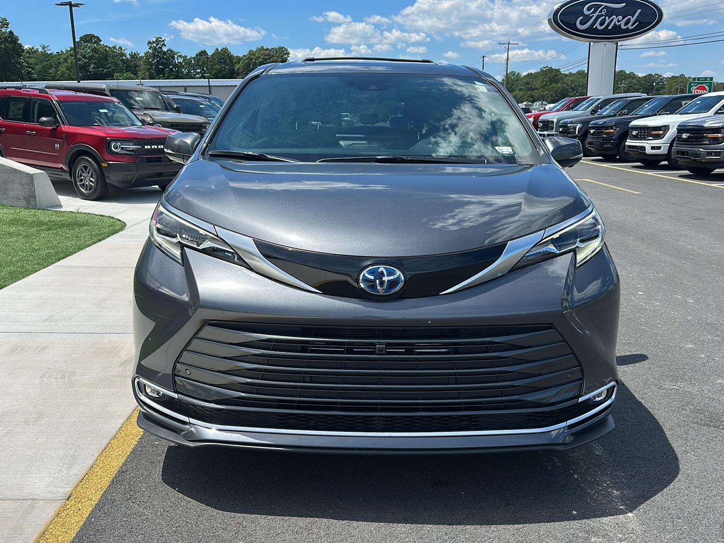 2025 Toyota SIENNA Platinum