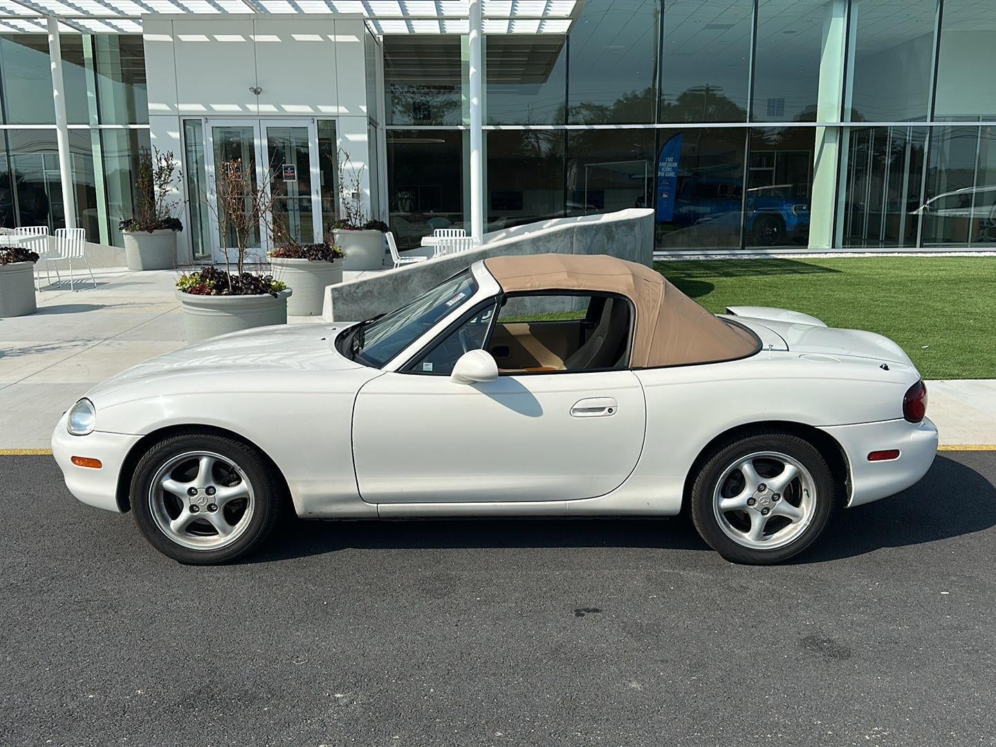 1999 Mazda Mazda MX-5 Miata Base