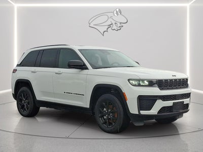 2026 Jeep Grand Cherokee Laredo Altitude