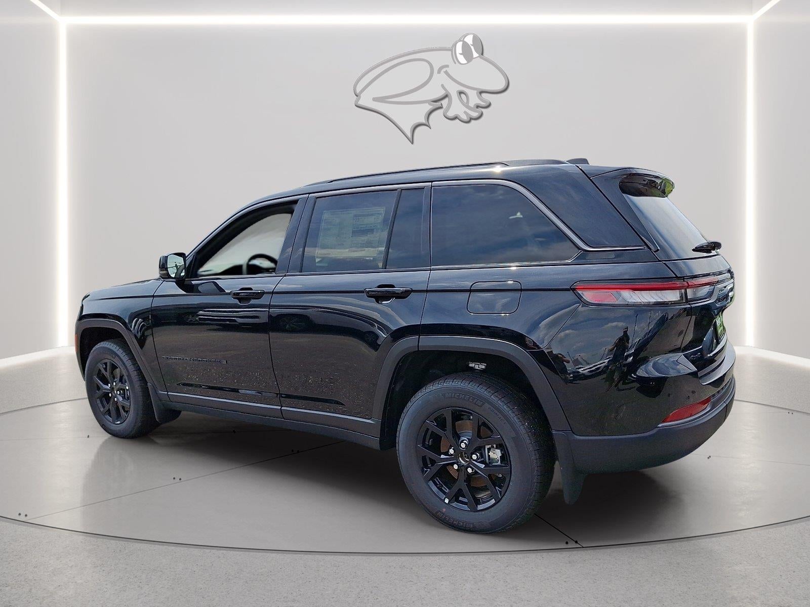 2026 Jeep Grand Cherokee Laredo Altitude