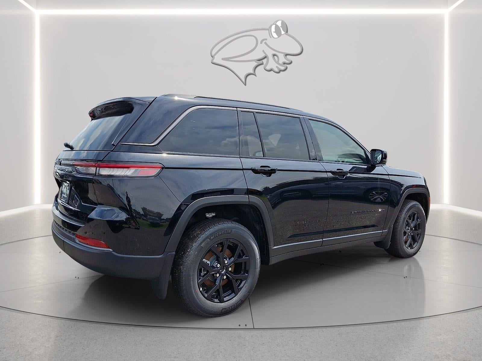 2026 Jeep Grand Cherokee Laredo Altitude