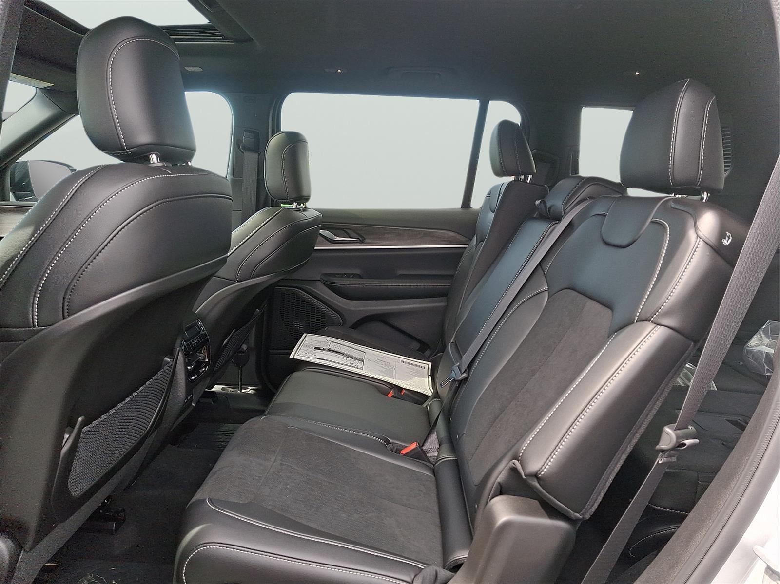 2026 Jeep Grand Cherokee L Laredo Altitude