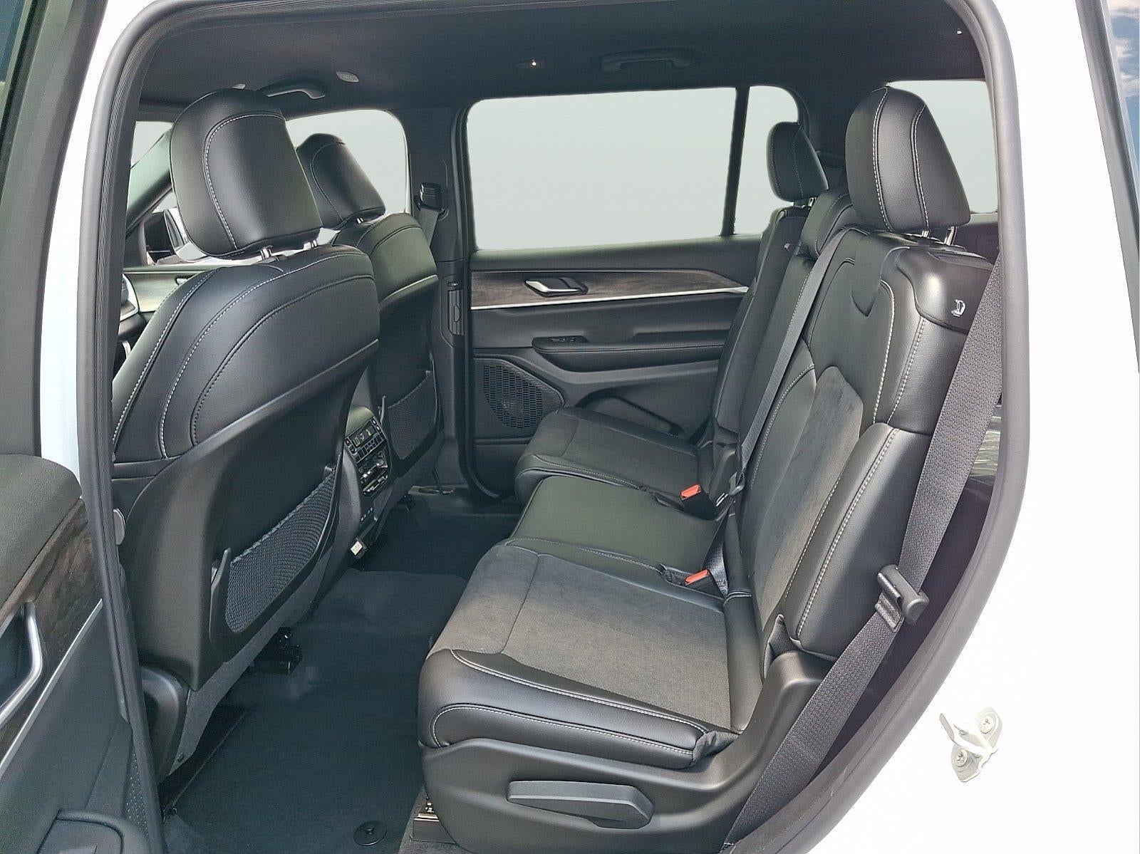 2026 Jeep Grand Cherokee L Laredo Altitude