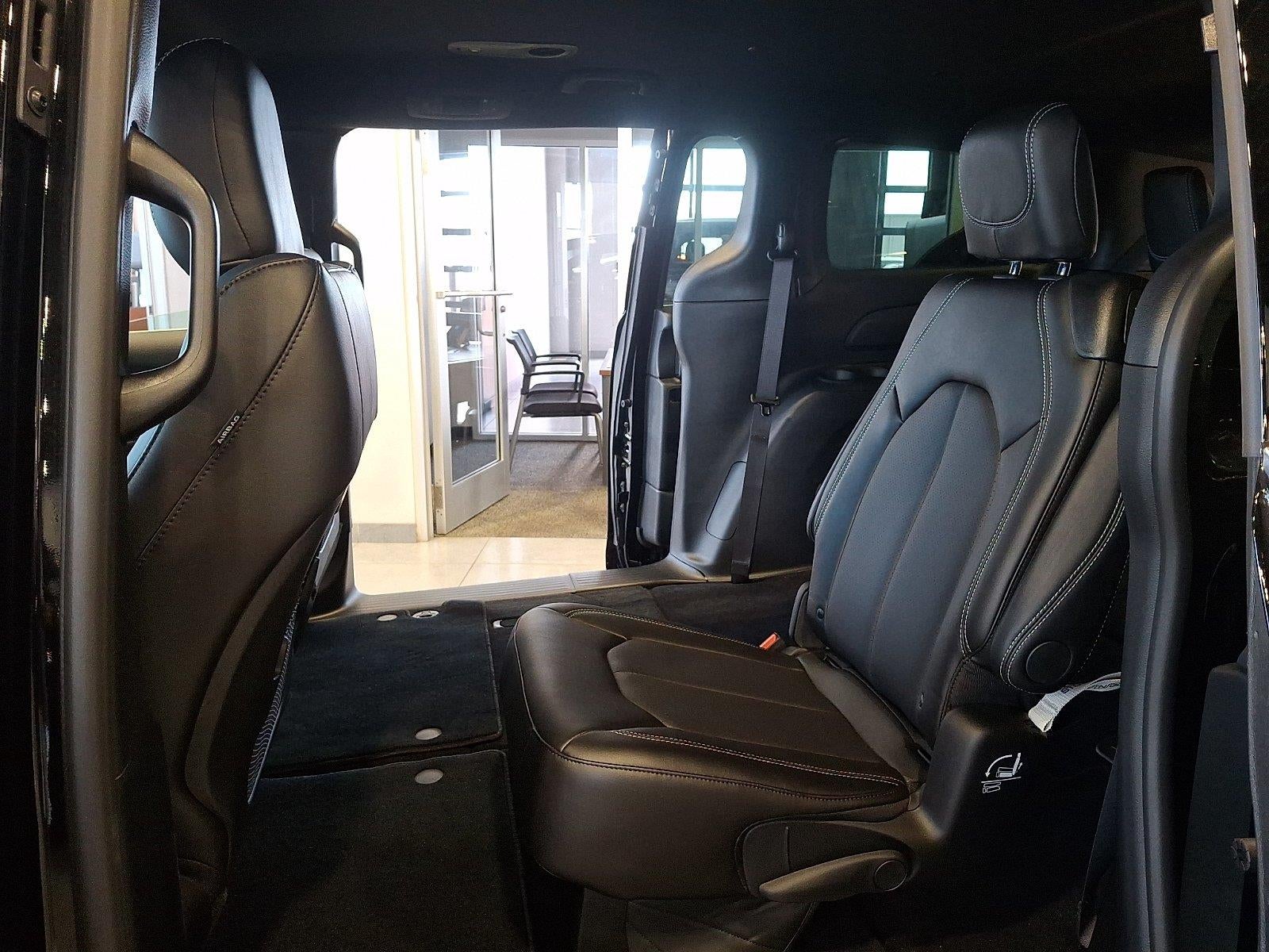 2027 Chrysler Pacifica Select
