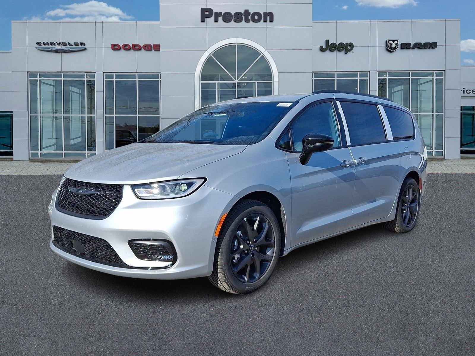 2026 Chrysler Pacifica Select