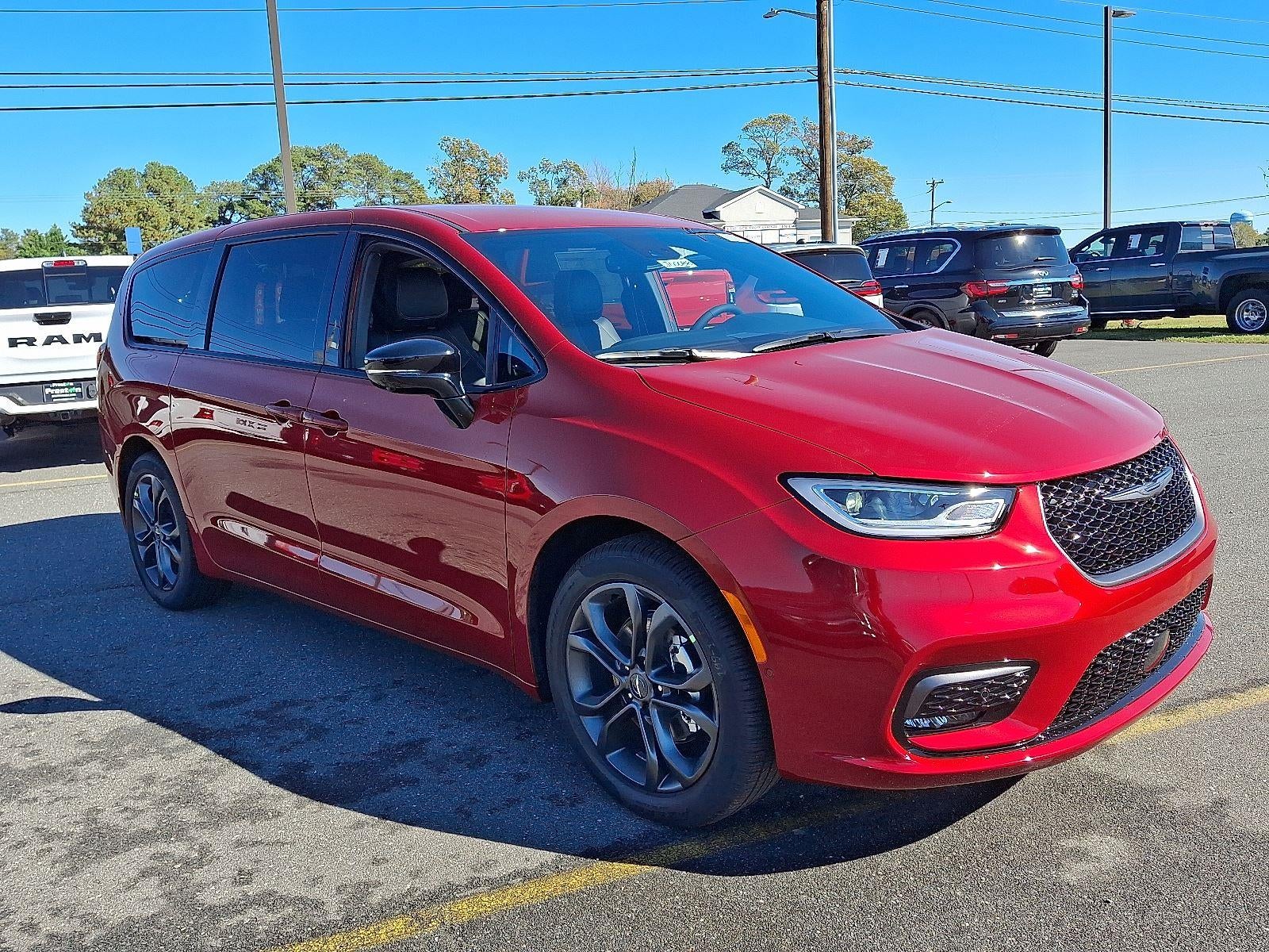 2026 Chrysler Pacifica Select