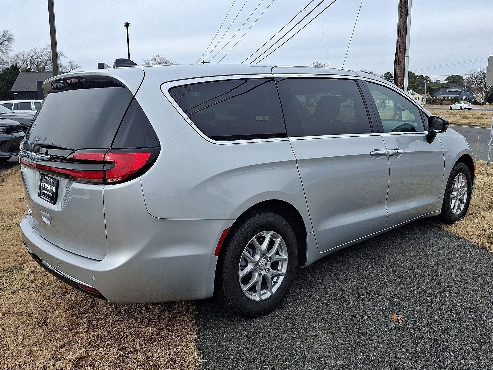2026 Chrysler Pacifica Select