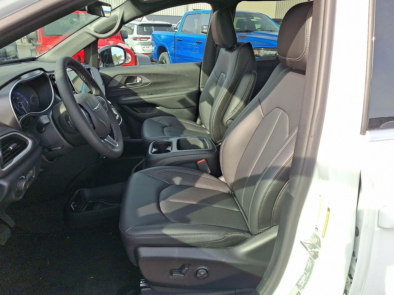 2026 Chrysler Voyager LX