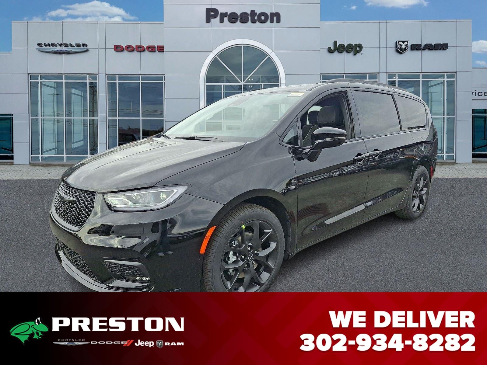 2026 Chrysler Pacifica Limited's photo