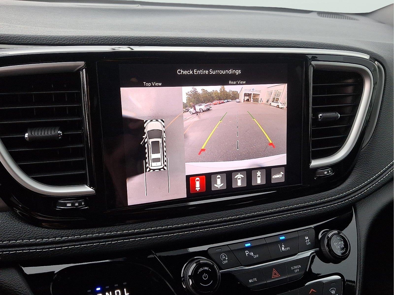 2027 Chrysler Pacifica Select