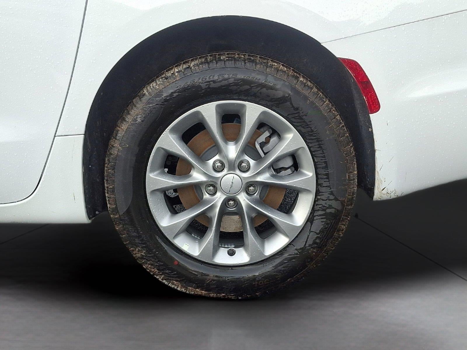 2027 Chrysler Pacifica Select