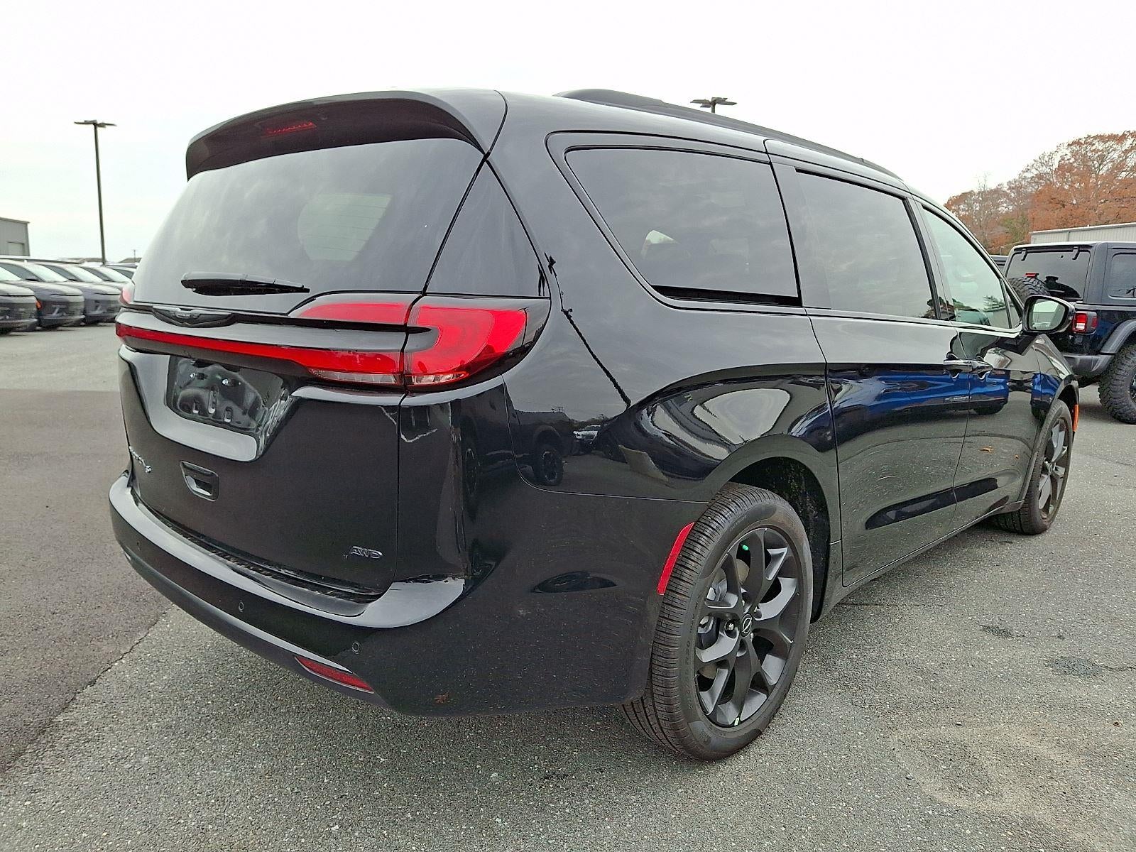 2026 Chrysler Pacifica Select