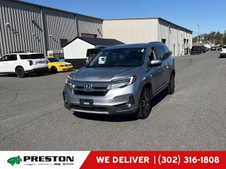 2020 Honda Pilot Touring w/Rear Captain's Chairs