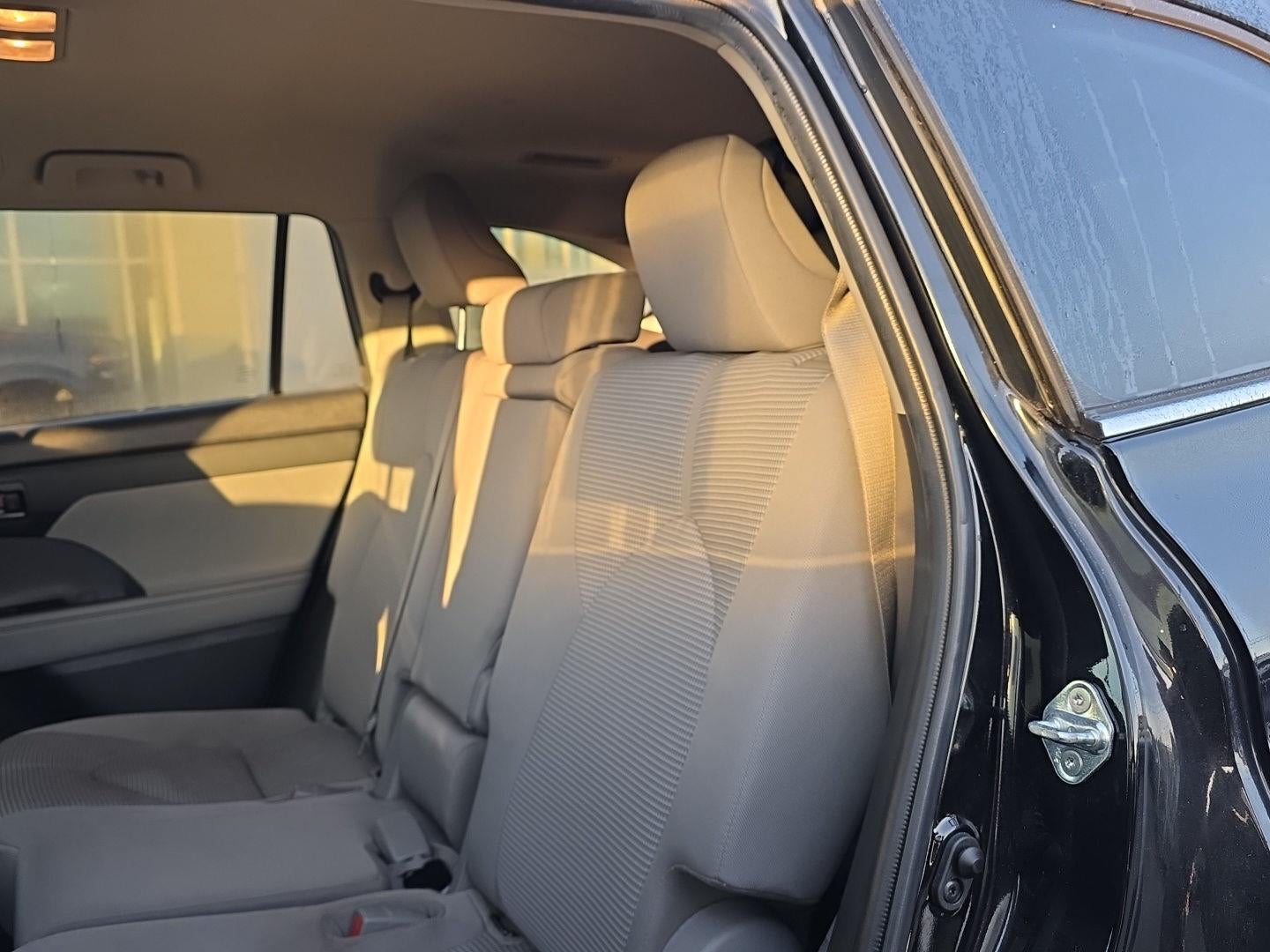 2022 Toyota Highlander Hybrid LE