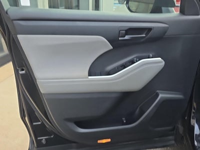 2022 Toyota Highlander Hybrid LE