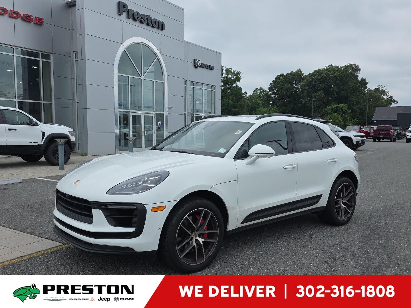 2022 Porsche Macan S's photo