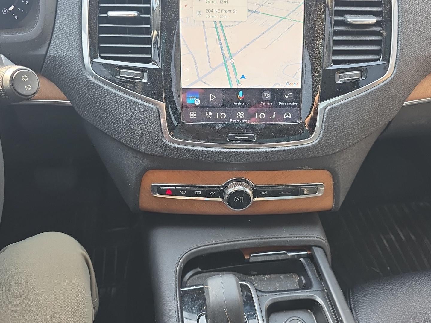 2023 Volvo XC90 B5 Plus